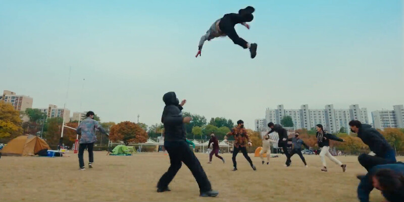 南順(右二)打飛人就像快打旋風電玩特效 南順(右二)打飛人就像快打旋風電玩特效