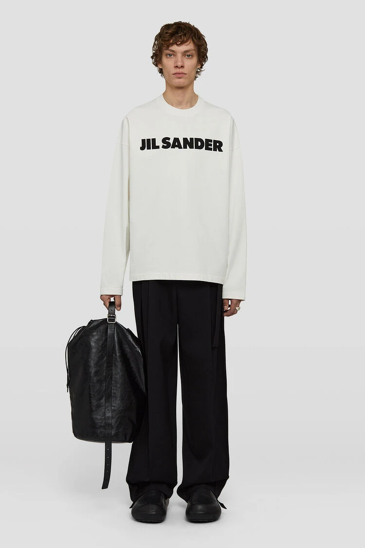 Jil Sander Logo長袖上衣，NT$14,980。