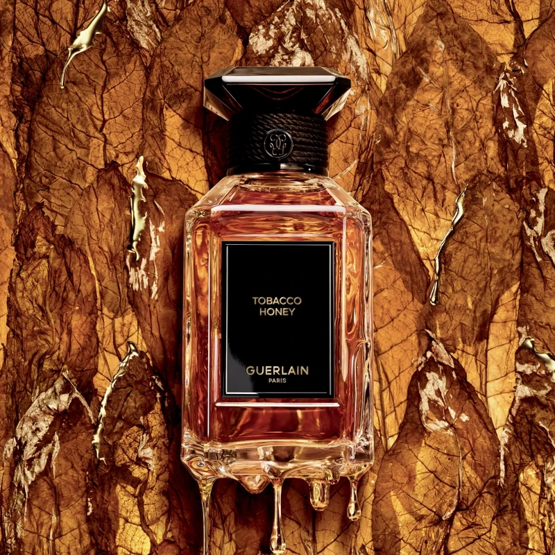 嬌蘭藝術沙龍琥珀菸草淡香精主視覺。