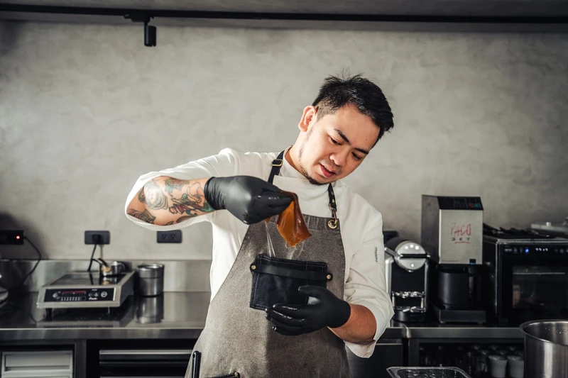 台北人氣甜點店栗林裏 Li Lin Li 主廚及創辦人陳琮渝（Wise）。