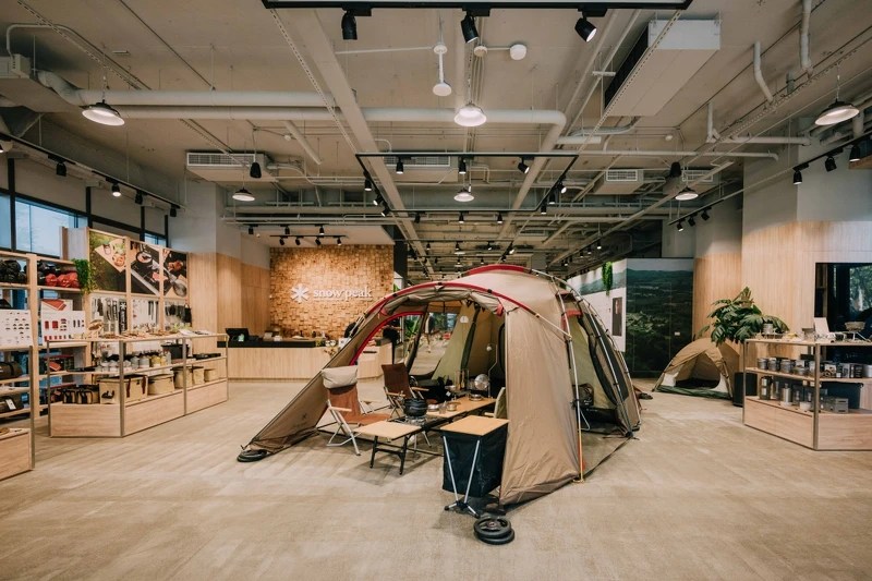 近二百坪的實體空間結合自然造景。 近二百坪的實體空間結合自然造景。
