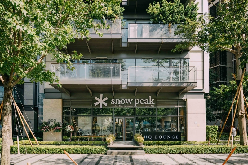 全台最大旗艦店「Snow Peak HQ LOUNGE」位於捷運士林站。 全台最大旗艦店「Snow Peak HQ LOUNGE」位於捷運士林站。