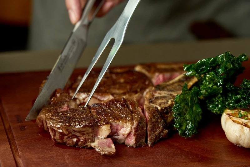 Chef Adam 牛排料理經驗豐富。