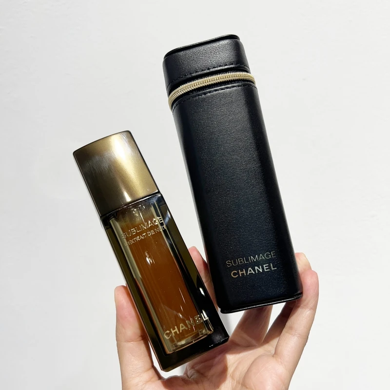 香奈兒奢華極萃時光肽金露-斜紋軟呢皮革限量版,NT28,800 香奈兒奢華極萃時光肽金露-斜紋軟呢皮革限量版,NT28,800