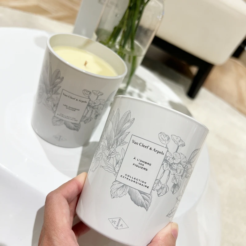 Van Cleef Arpels梵克雅寶香氛蠟燭。 Van Cleef Arpels梵克雅寶香氛蠟燭。