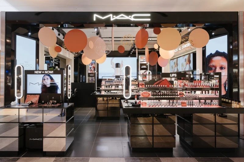 M.A.C全新品牌概念店就在台北新光A11。 M.A.C全新品牌概念店就在台北新光A11。