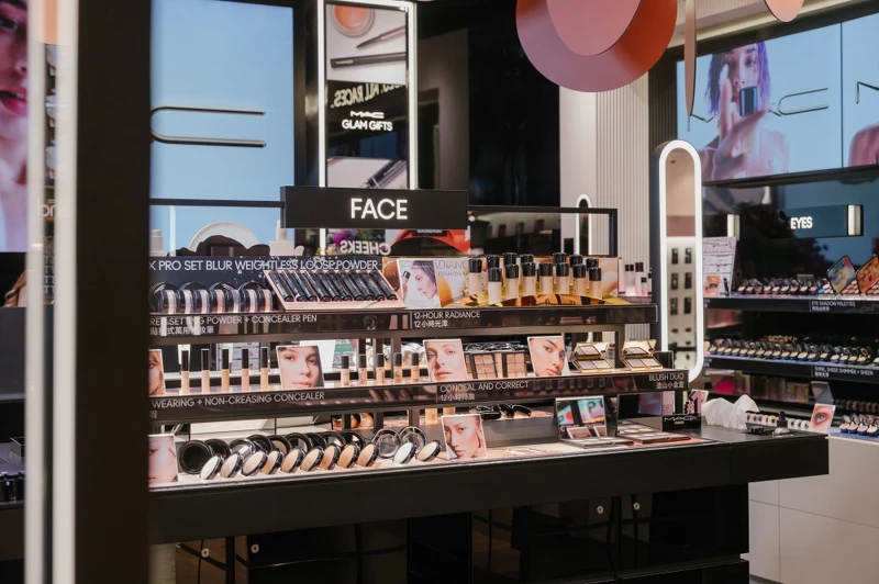 M.A.C台北新光A11品牌概念店無瑕底妝區。 M.A.C台北新光A11品牌概念店無瑕底妝區。