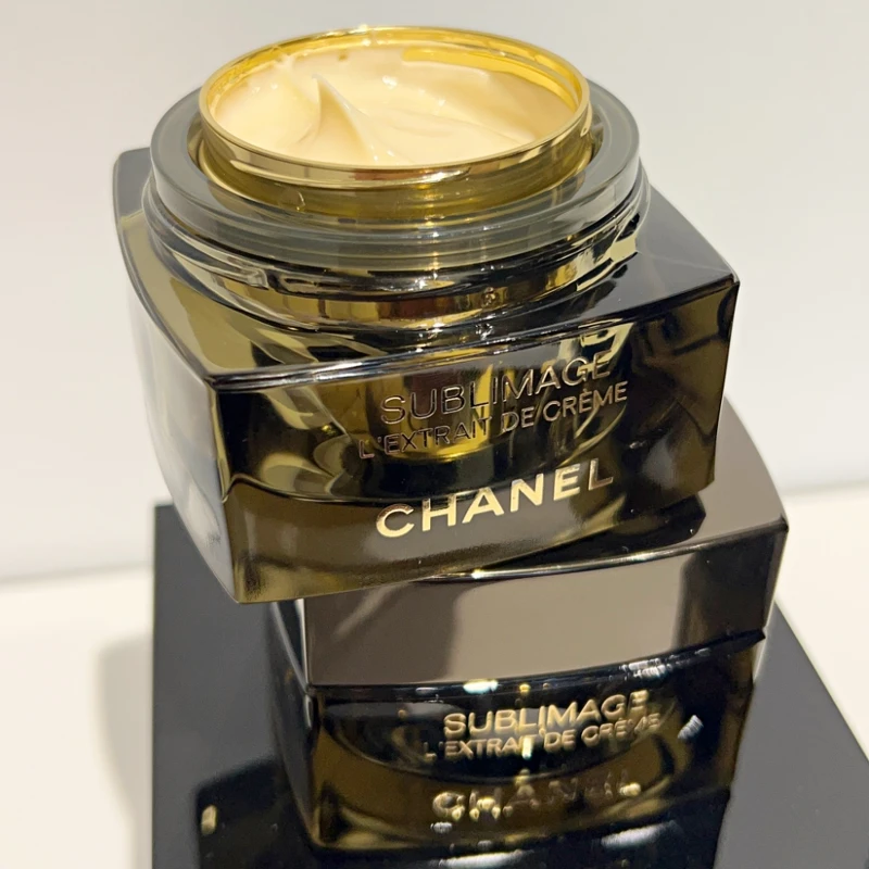 香奈兒奢華極萃肽金乳霜NT23,00、填充瓶NT19,600 香奈兒奢華極萃肽金乳霜NT23,00、填充瓶NT19,600