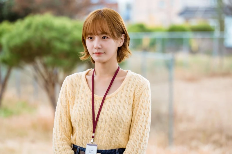 「臉蛋天才」車銀優與「絕世網紅」朴圭瑛主演漫改劇《犬系戀人》，播映以來大獲好評，十月網路票選最佳韓劇與話題人物紛紛進榜Top10！車銀優和朴圭瑛曾在《You’re The Reason》MV裡談過辦公室戀情，這次《犬系戀人》是二搭情侶，兩人不只顏值班配神還原漫畫人物，朴圭瑛的奶狗眼神更是一絕，讓受詛咒的人狗戀變得超可愛，但每週三只更新”一集”讓網友等得好心急，紛紛敲碗快賜狗糧吧！