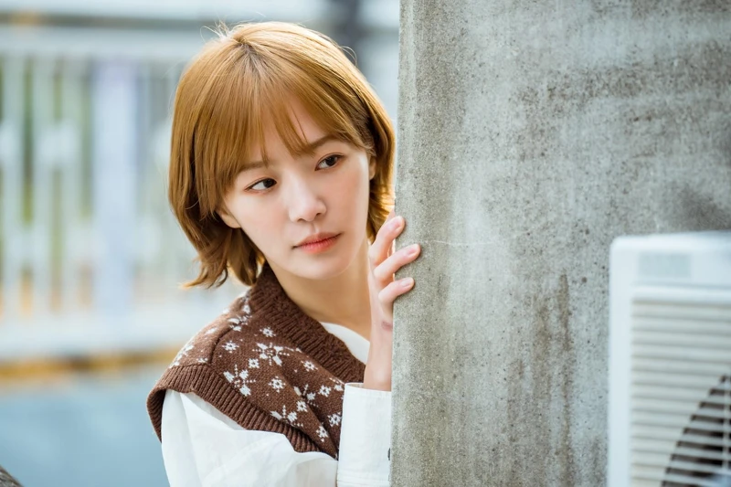 海娜工作、戀愛皆不順，更慘的是還開啟了詛咒，可能一輩子變成狗