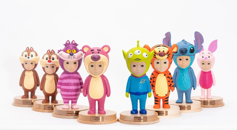 誠品生活松菸店│日本治癒系藝術家小泉悟，全套八件迪士尼木雕。