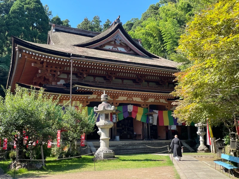 要到寶嚴寺得爬上165階才能抵達。