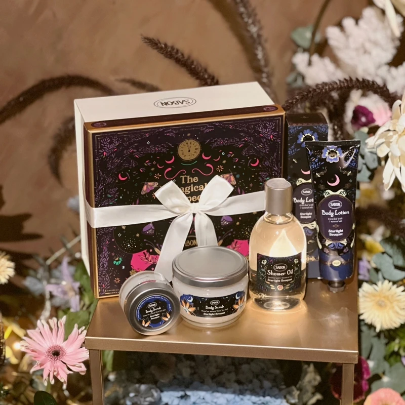 SABON 2023聖誕星熠幻境寶藏禮盒,NT3,980 SABON 2023聖誕星熠幻境寶藏禮盒,NT3,980