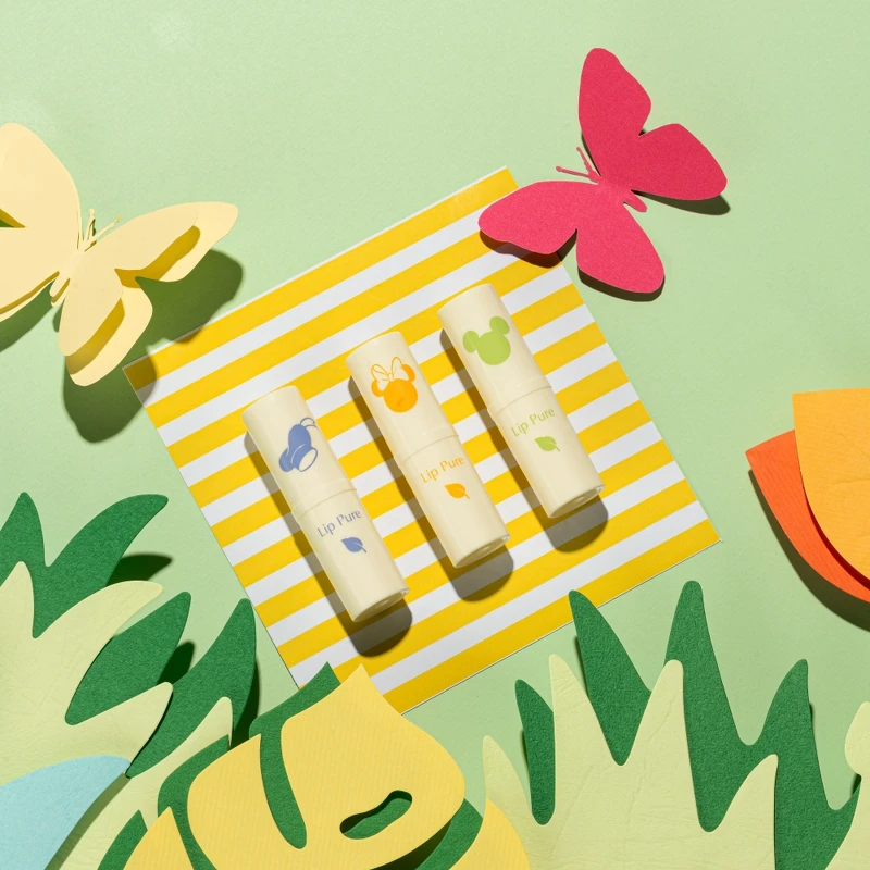曼秀雷敦Lip Pure純淨植物潤唇膏米奇限定版,讓迪士尼人氣明星米奇、米妮和唐老鴨躍上包裝,為這個冬季增添一抹可愛療癒。 曼秀雷敦Lip Pure純淨植物潤唇膏米奇限定版,讓迪士尼人氣明星米奇、米妮和唐老鴨躍上包裝,為這個冬季增添一抹可愛療癒。
