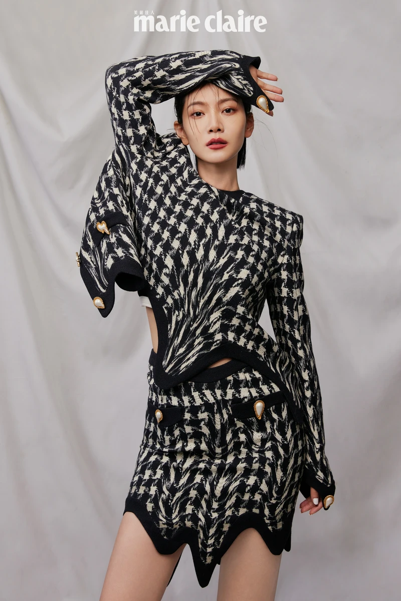 千鳥格針織套裝，Moschino。