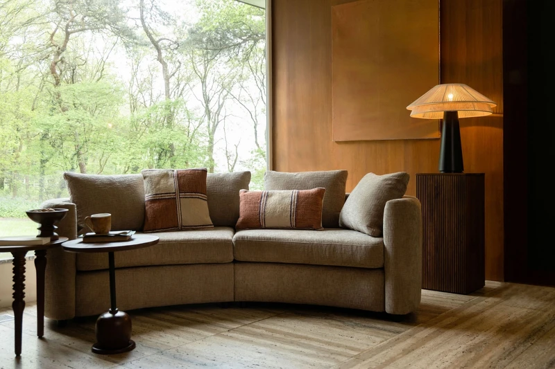 Dutchbone Fernon 弧型沙發,NT79,800元。 Dutchbone Fernon 弧型沙發,NT79,800元。