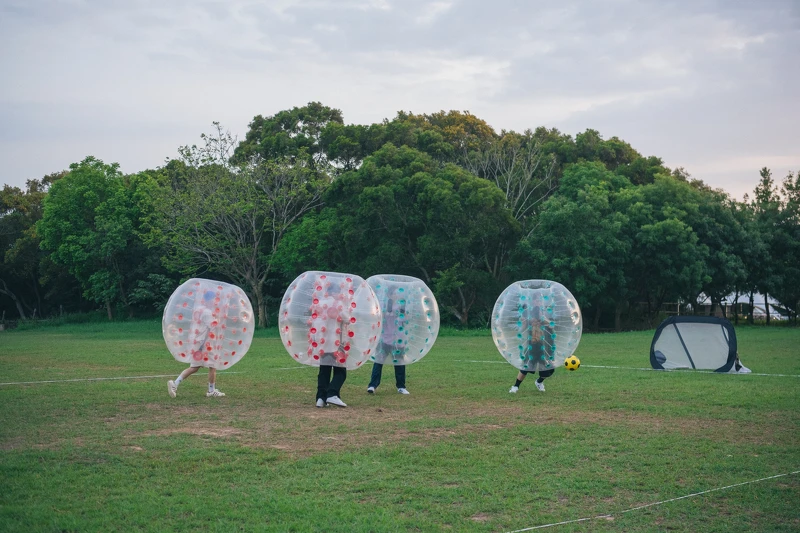 《Ozone夏日青春冒險》Ozone展開激烈的泡泡足球大戰。