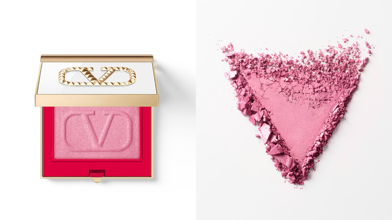高訂白金聖誕系列 柔霧眼頰彩 #03 / 建議售價$1,850 圖片取材至 VALENTINO BEAUTY 高訂白金聖誕系列 柔霧眼頰彩 #03 / 建議售價$1,850 圖片取材至 VALENTINO BEAUTY