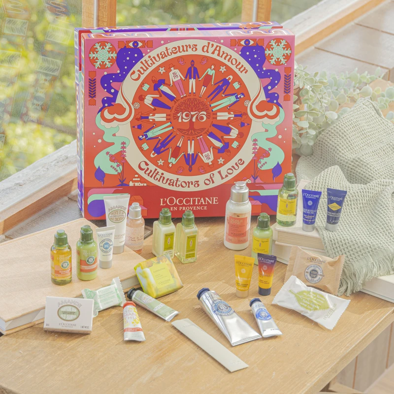 全品項包含:草本活力泡泡方糖18g、果漾馬鞭草身體乳35ml、櫻花沐浴膠 35ml、馬鞭草香氛皂25g、光萃肌活露 5ml、桂花護手霜 10ml、杏仁緊膚凝霜 20ml、馬鞭草沐浴膠30ml、山楂花沐浴霜75ml、乳油木保濕凝霜 5ml、千日菊香氛皂50g、蠟菊賦活極萃霜 4ml、乳油木護手霜 10ml、草本修護洗髮乳 35ml、乳油木牛奶皂 25g、美甲工具組、馬鞭草身體乳 30ml、蠟菊精華眼霜 4ml、杏仁洗髮皂30g、果漾馬鞭草沐浴膠 35ml、杏仁護手霜10ml、蠟菊精華霜 5ml、草本修護潤髮乳 35ml、乳油木密集修護手膜霜50ml(正貨) 全品項包含:草本活力泡泡方糖18g、果漾馬鞭草身體乳35ml、櫻花沐浴膠 35ml、馬鞭草香氛皂25g、光萃肌活露 5ml、桂花護手霜 10ml、杏仁緊膚凝霜 20ml、馬鞭草沐浴膠30ml、山楂花沐浴霜75ml、乳油木保濕凝霜 5ml、千日菊香氛皂50g、蠟菊賦活極萃霜 4ml、乳油木護手霜 10ml、草本修護洗髮乳 35ml、乳油木牛奶皂 25g、美甲工具組、馬鞭草身體乳 30ml、蠟菊精華眼霜 4ml、杏仁洗髮皂30g、果漾馬鞭草沐浴膠 35ml、杏仁護手霜10ml、蠟菊精華霜 5ml、草本修護潤髮乳 35ml、乳油木密集修護手膜霜50ml(正貨)