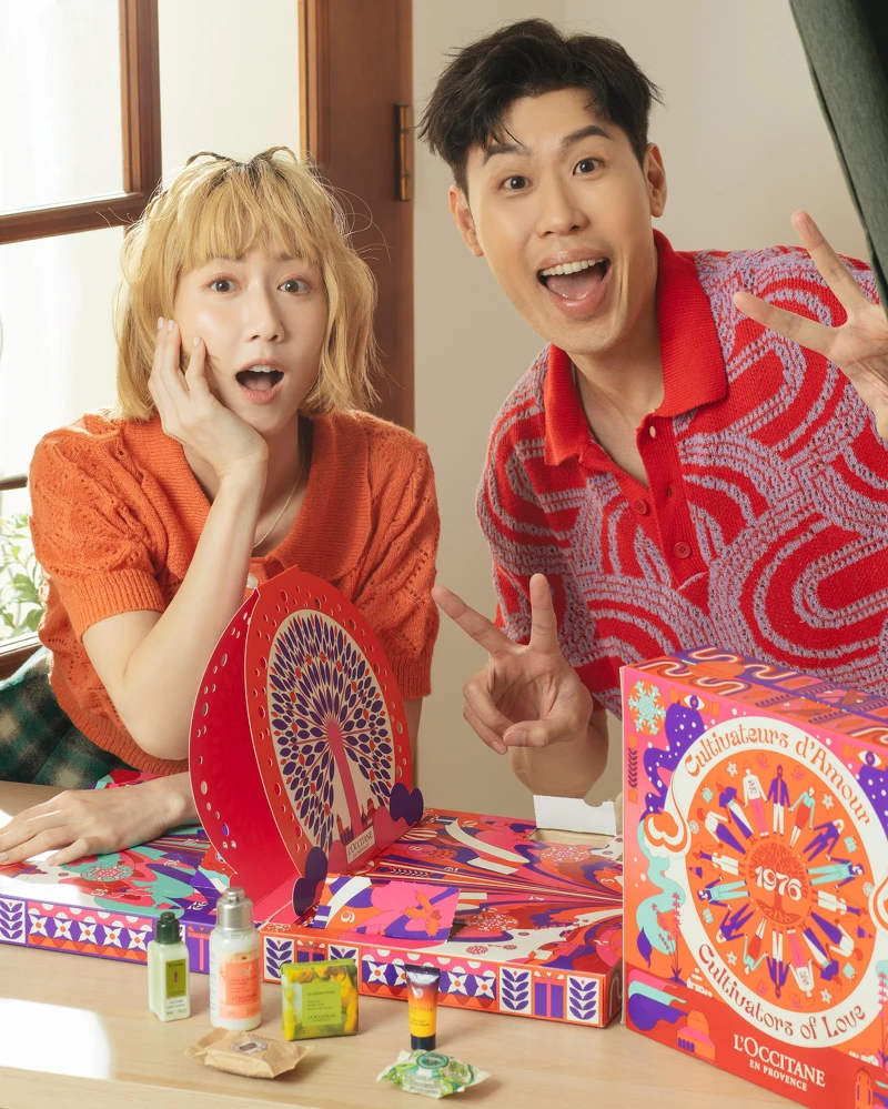 歡聚限定版經典倒數月曆 NT$2,580 馬鞭草沐浴膠30ml 山楂花沐浴霜75ml 乳油木牛奶皂25g 千日菊香氛皂50g 光萃肌活露5ml 草本活力泡泡方糖18g 歡聚限定版經典倒數月曆 NT$2,580 馬鞭草沐浴膠30ml 山楂花沐浴霜75ml 乳油木牛奶皂25g 千日菊香氛皂50g 光萃肌活露5ml 草本活力泡泡方糖18g