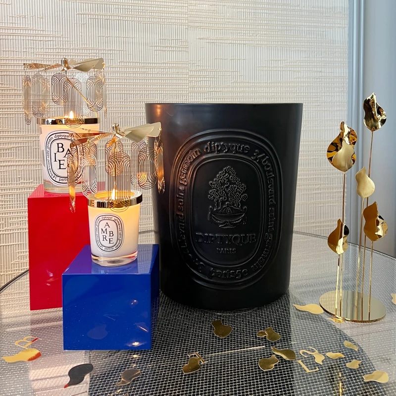 Diptyque 2023聖誕限量超大號漿果香香氛蠟燭 5kg,NT33,000 Diptyque 2023聖誕限量超大號漿果香香氛蠟燭 5kg,NT33,000