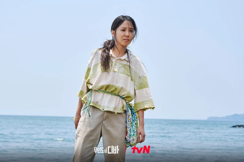 木河曾在第六年想一死了之，卻因撿到冰桶，裡面有過期泡麵，吃完又想活下去