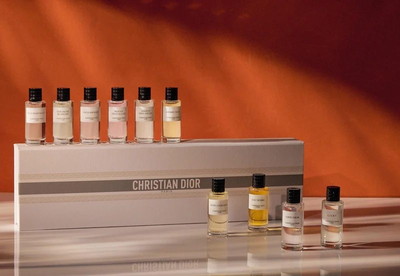 迪奧香氛世家系列-精巧奢華香氛10入禮盒組,NT$8,500。 迪奧香氛世家系列-精巧奢華香氛10入禮盒組,NT$8,500。