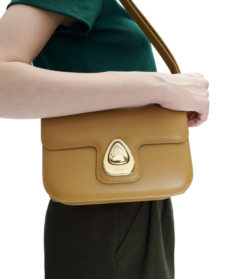 A.P.C ASTRA,995美元。 A.P.C ASTRA,995美元。