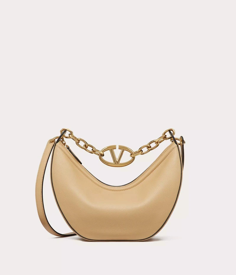 Valentino VLogo Moon,價格店洽。 Valentino VLogo Moon,價格店洽。
