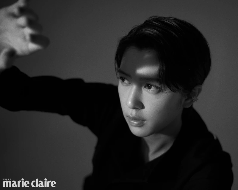 咖啡色寬沿帽、黑色西裝外套、灰色毛呢大口袋外套／both by Yohji Yamamoto