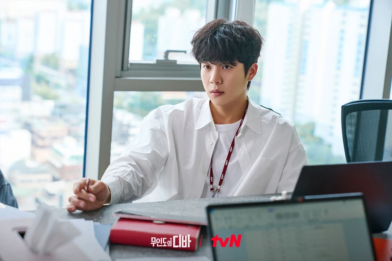 保傑對木河就是社會人士的要求，並不同情她脫離現實15年的生活