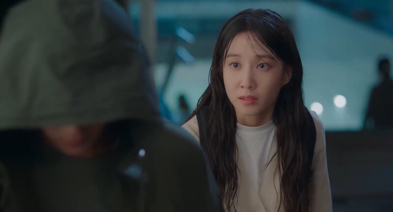 木河問穿綠風衣、救她逃跑的男子是基浩嗎？