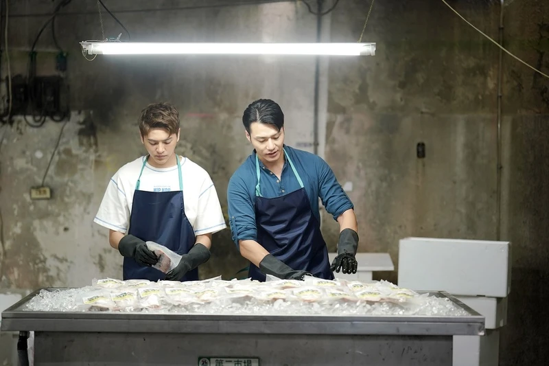 家倫(右)試婚之後,搖身變為”寵妻狂魔”,一甩過往渣男形象 家倫(右)試婚之後,搖身變為”寵妻狂魔”,一甩過往渣男形象