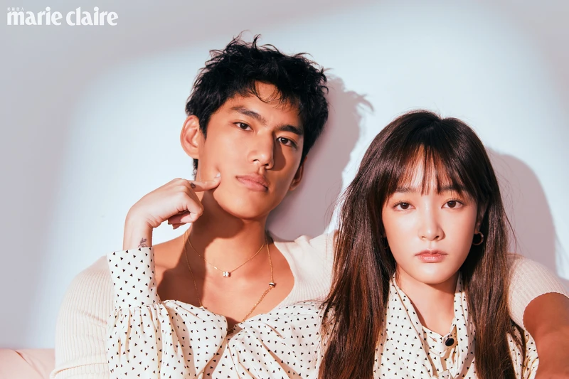 朱軒洋／象牙色圓領針織衫，Gucci；Quatre系列鍊墜項鍊、Quatre系列Y字鍊，both by Boucheron。王淨／波卡圓點綁帶澎袖襯衫，Balmain；Quatre系列耳環，Boucheron。