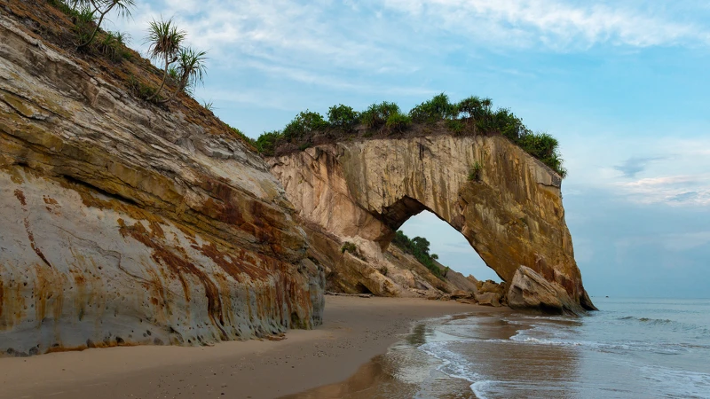 看起來像是馬低頭喝水的岩石。