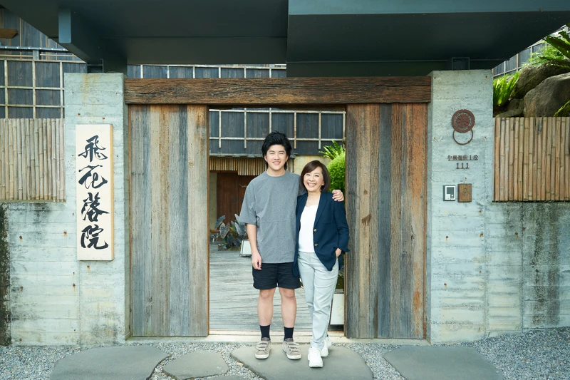 飛花落院主理人魏幸怡與兒子
