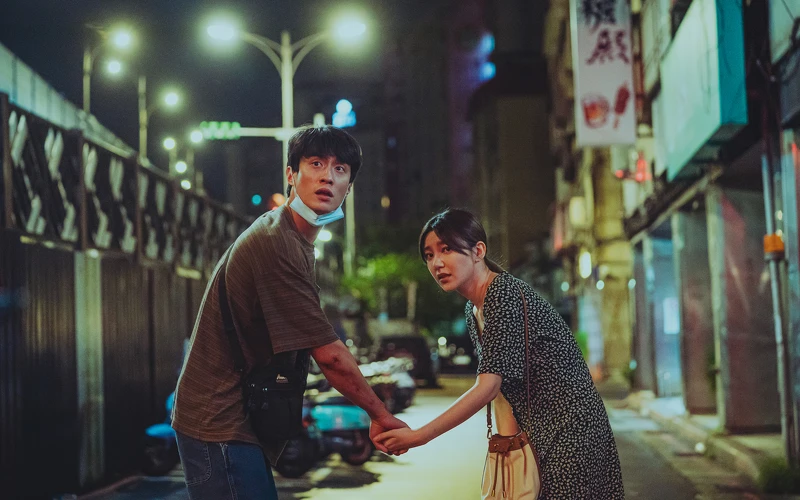 台式搖滾樂團唱出劉俊謙角色無奈 不怕犧牲色相露臀 被郭雪芙按摩起反應畫面曝 台式搖滾樂團唱出劉俊謙角色無奈 不怕犧牲色相露臀 被郭雪芙按摩起反應畫面曝