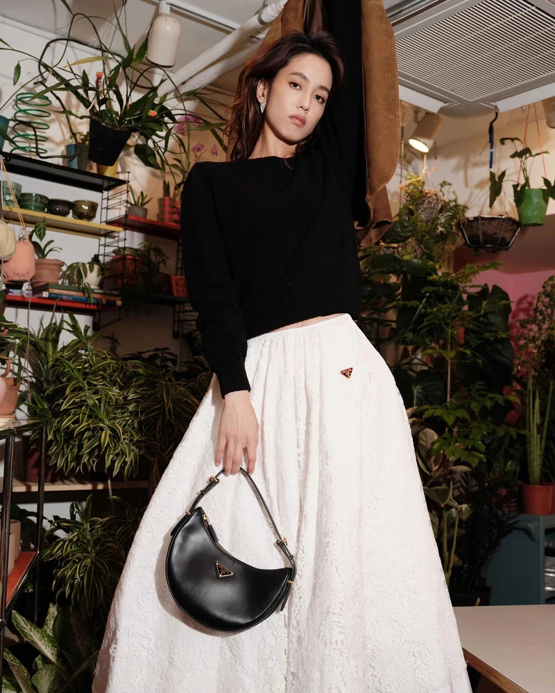 陳庭妮示範Arqué包款。 陳庭妮示範Arqué包款。