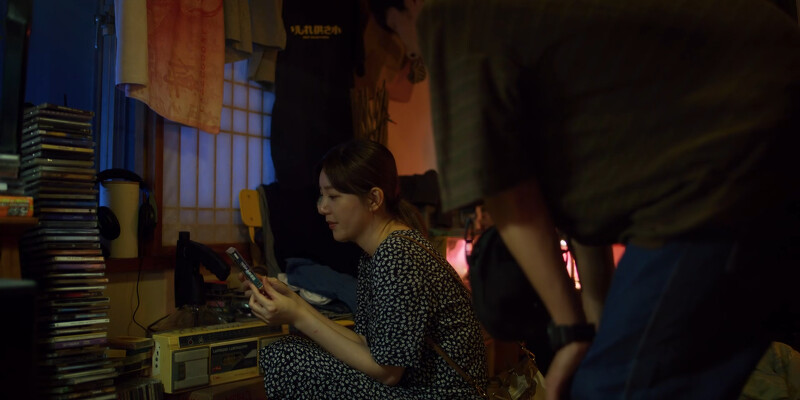 郭雪芙在劉俊謙房間拿起張震嶽錄音帶播放《秘密》