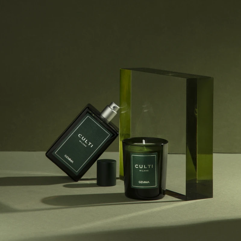 CULTI MILANO聖誕限量槲寄生吻系列香氛蠟燭270g，NT2,300。居家噴霧100ml，NT1,650