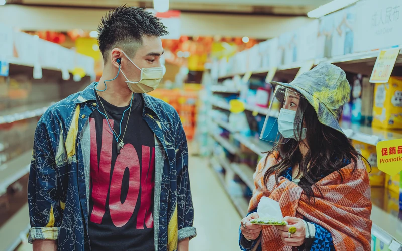 謝欣穎穿越10年前趕上三級警戒 撞見外星人章廣辰大膽談奇葩戀喊 談戀愛再一起毀滅很浪漫 謝欣穎穿越10年前趕上三級警戒 撞見外星人章廣辰大膽談奇葩戀喊 談戀愛再一起毀滅很浪漫