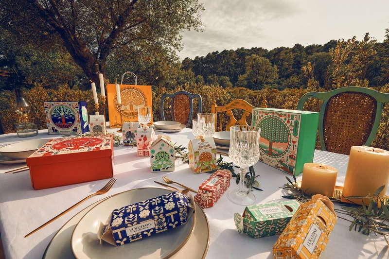 歐舒丹歡聚限定版聖誕分享禮盒情境。