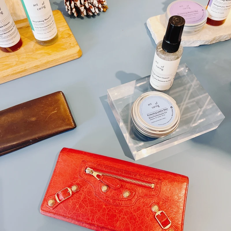 ACT OF CARING皮革清潔保養禮盒組(皮革清潔噴霧75ml、皮革養護膏40ml、清潔海綿、棉布)，NT1,810