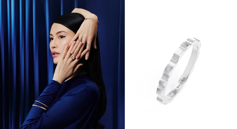 De Beers RVL系列設計前衛中性，能隨興自由混搭配戴；（右圖）De Beers RVL 18K 白金戒指1.8mm寬，NT$ 20,000。