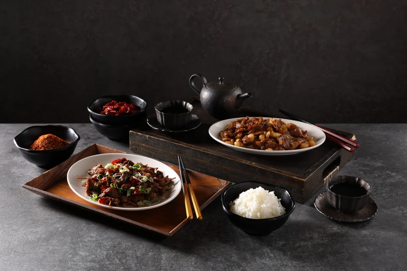 「牙籤牛肉」與「蒜頭牛肉」。 「牙籤牛肉」與「蒜頭牛肉」。