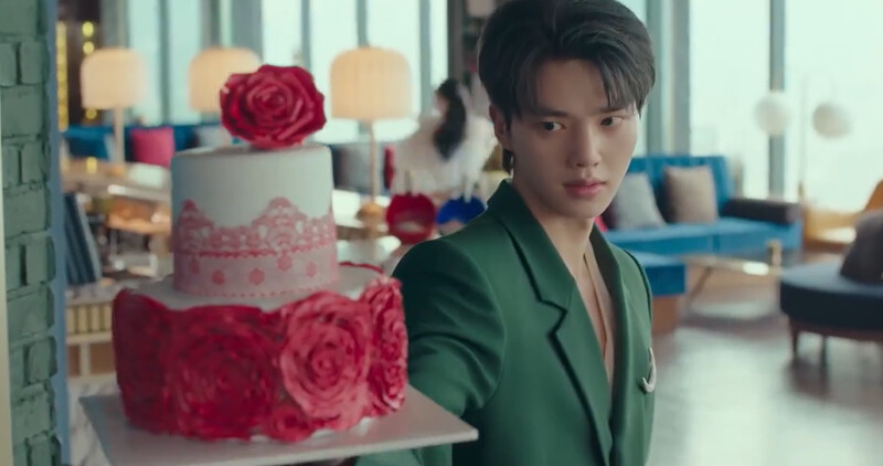 到曦因九元的一句”還好沒事”很害羞，但九元是指預約已久的蛋糕沒事