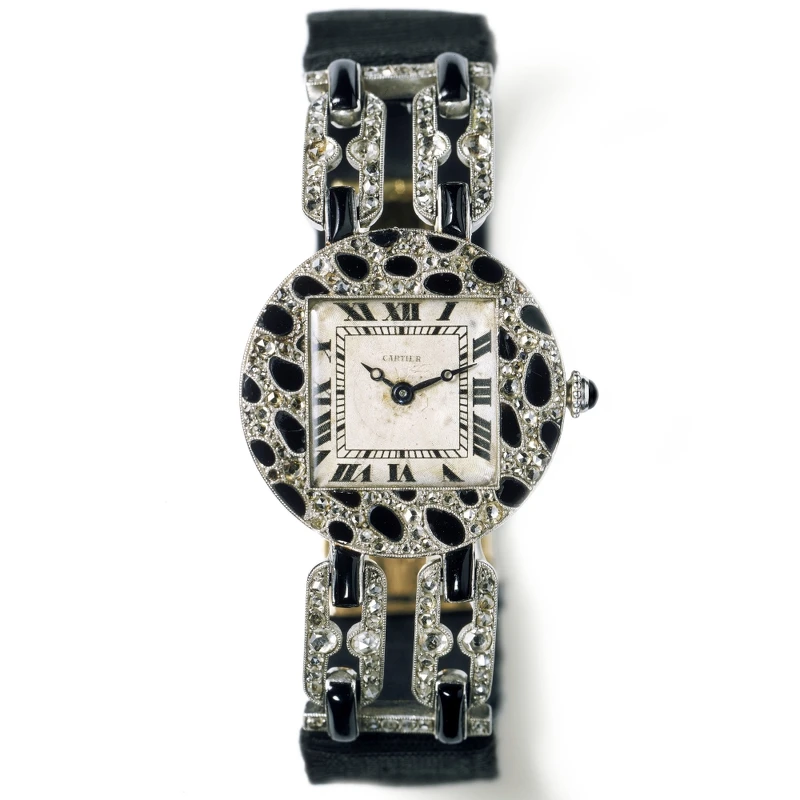 1914年，卡地亞首次呈現美洲豹花紋於一枚手鏈式腕錶上。