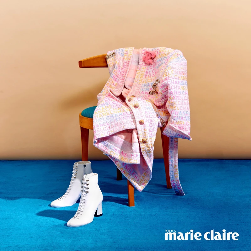 CHANEL 2023/24 Cruise 度假系列白色繫帶鞋、幻彩斜紋軟呢針織大衣 CHANEL 2023/24 Cruise 度假系列白色繫帶鞋、幻彩斜紋軟呢針織大衣