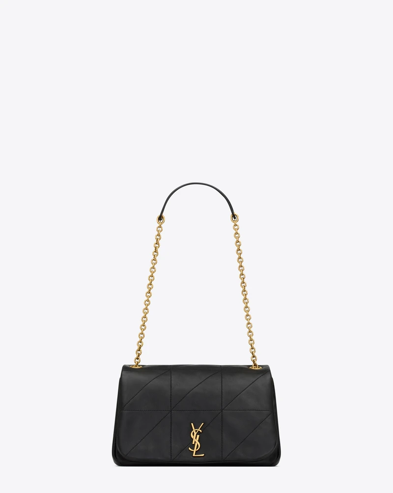 AMIE 4.3 小羊皮小型手袋,飾有YSL標誌,以LE MAILLON鏈環設計與標誌性CARRÉ RIVE GAUCHE絎縫縫線演繹經典。