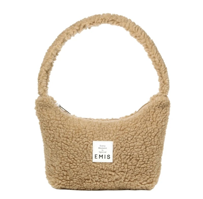 EMIS BOUCLE HOBO BAG，約NT$1,500。